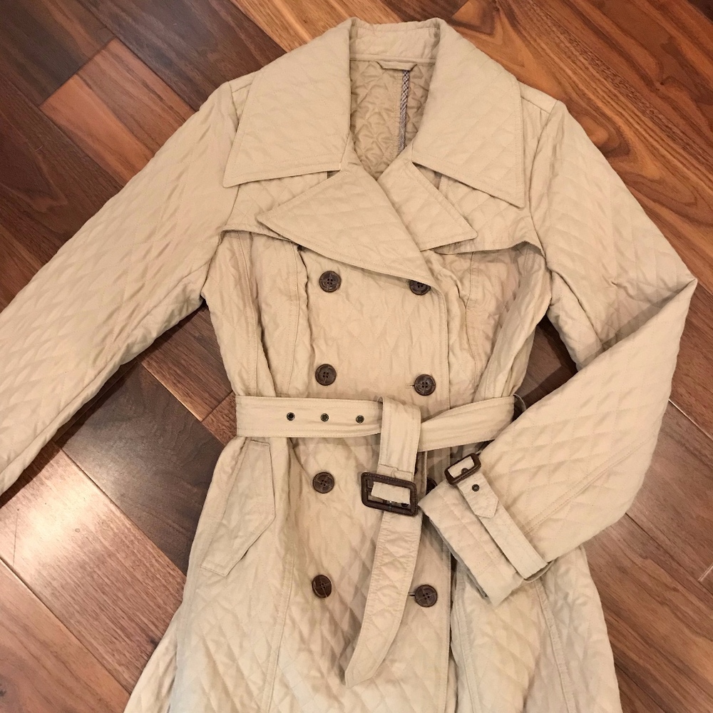 Quilted coat, classic belted style.